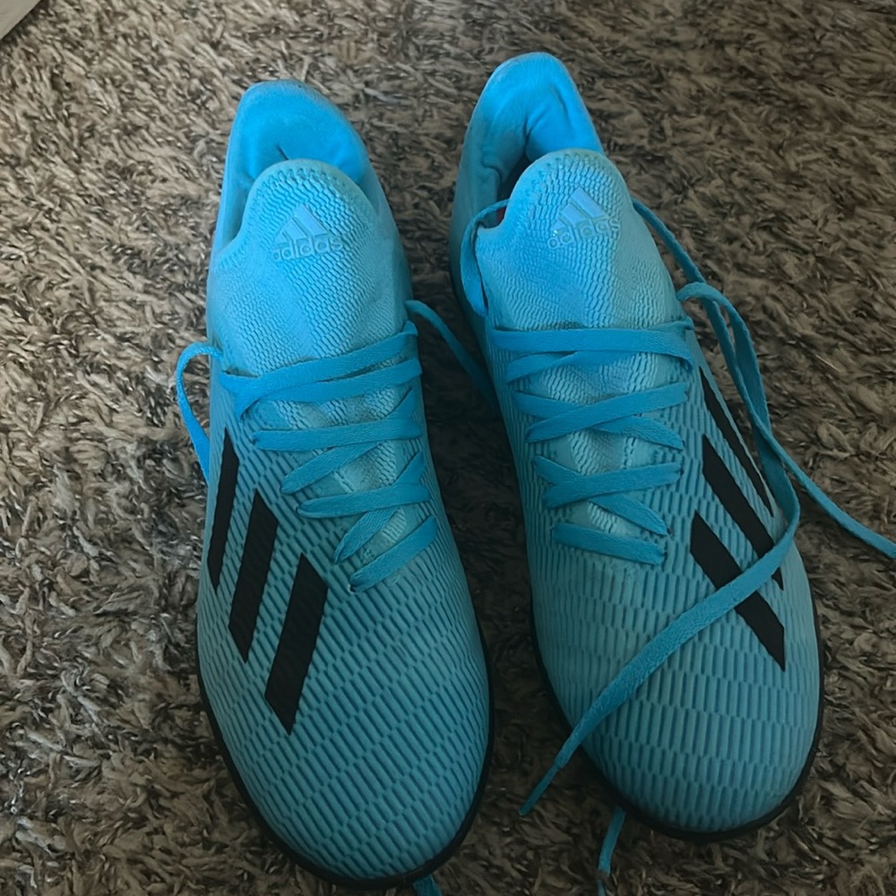 Adidas 19.3 Turf soccer shoes in Cyan - Size 6Youth
